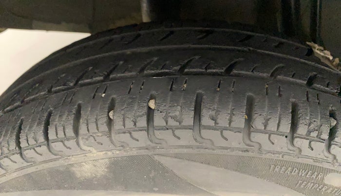 2019 Renault Kwid RXT 1.0 AMT (O), Petrol, Automatic, 33,894 km, Right Rear Tyre Tread