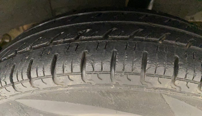 2019 Renault Kwid RXT 1.0 AMT (O), Petrol, Automatic, 33,894 km, Left Rear Tyre Tread