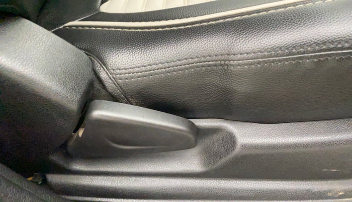 2019 Renault Kwid RXT 1.0 AMT (O), Petrol, Automatic, 33,894 km, Driver Side Adjustment Panel
