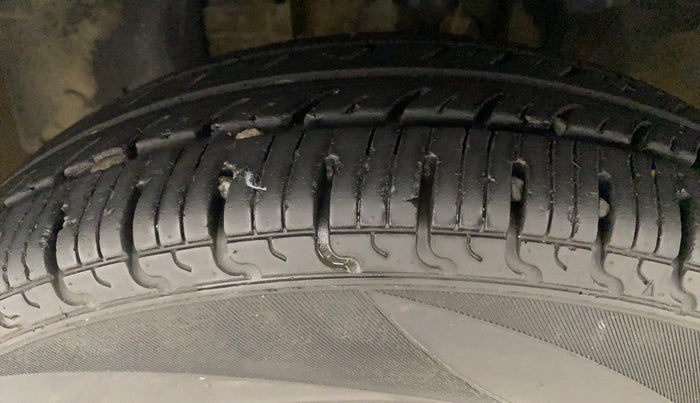 2019 Renault Kwid RXT 1.0 AMT (O), Petrol, Automatic, 33,894 km, Left Front Tyre Tread