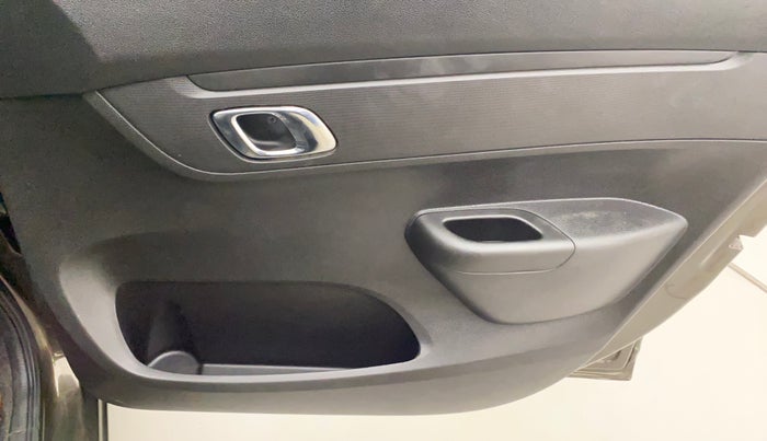 2019 Renault Kwid RXT 1.0 AMT (O), Petrol, Automatic, 33,894 km, Driver Side Door Panels Control