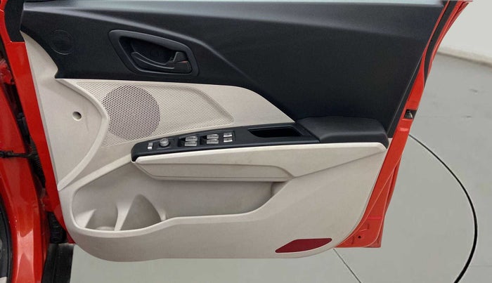 2019 Mahindra XUV300 W4 1.2 PETROL, Petrol, Manual, 59,332 km, Driver Side Door Panels Control