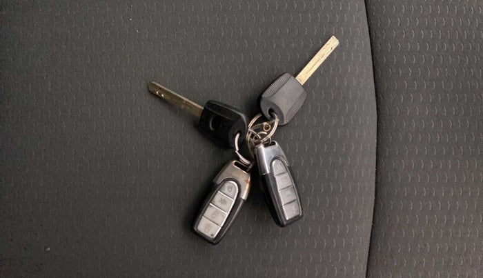 2019 Mahindra XUV300 W4 1.2 PETROL, Petrol, Manual, 59,332 km, Key Close Up
