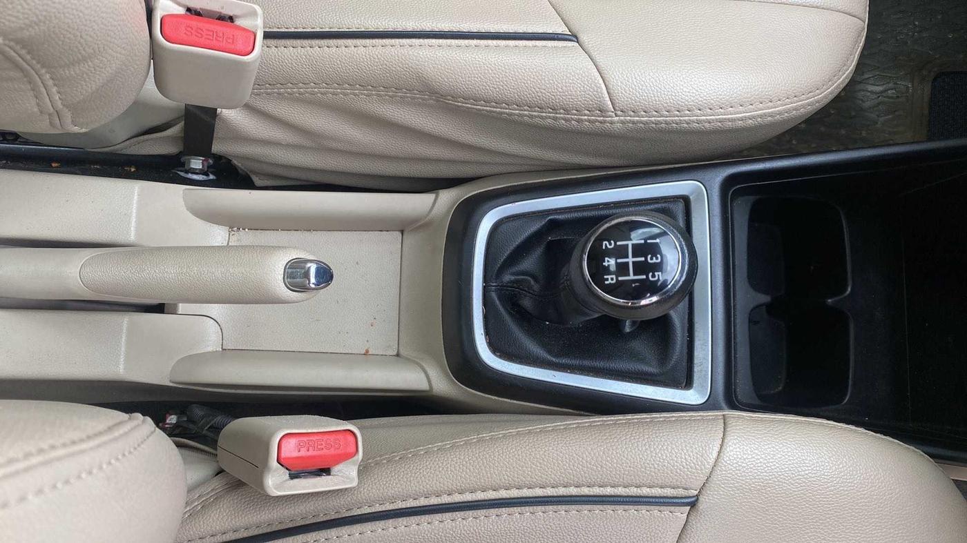 2018 Maruti Dzire ZXI, Petrol, Manual, 68,309 km, Gear Lever