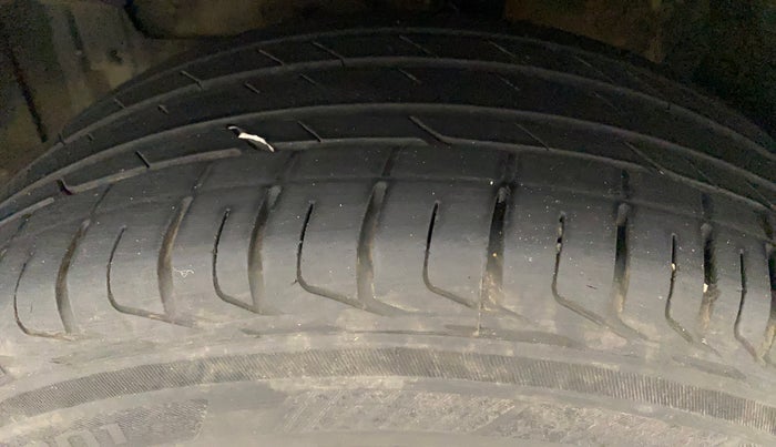 2017 Maruti Vitara Brezza ZDI, Diesel, Manual, 57,761 km, Left Front Tyre Tread