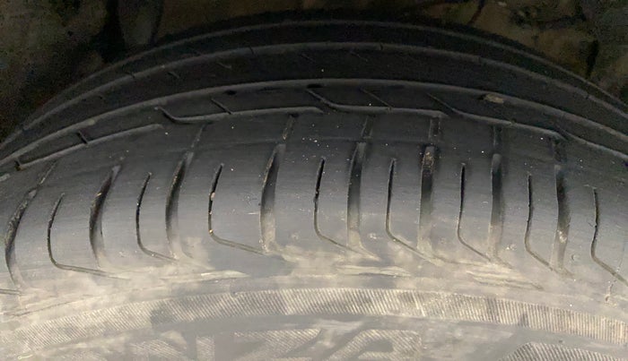 2017 Maruti Vitara Brezza ZDI, Diesel, Manual, 57,761 km, Right Front Tyre Tread