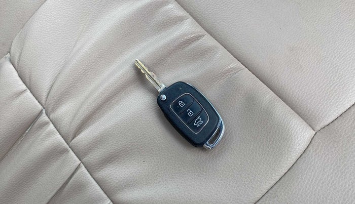 2017 Hyundai Creta E PLUS 1.6 PETROL, Petrol, Manual, 37,032 km, Key Close Up