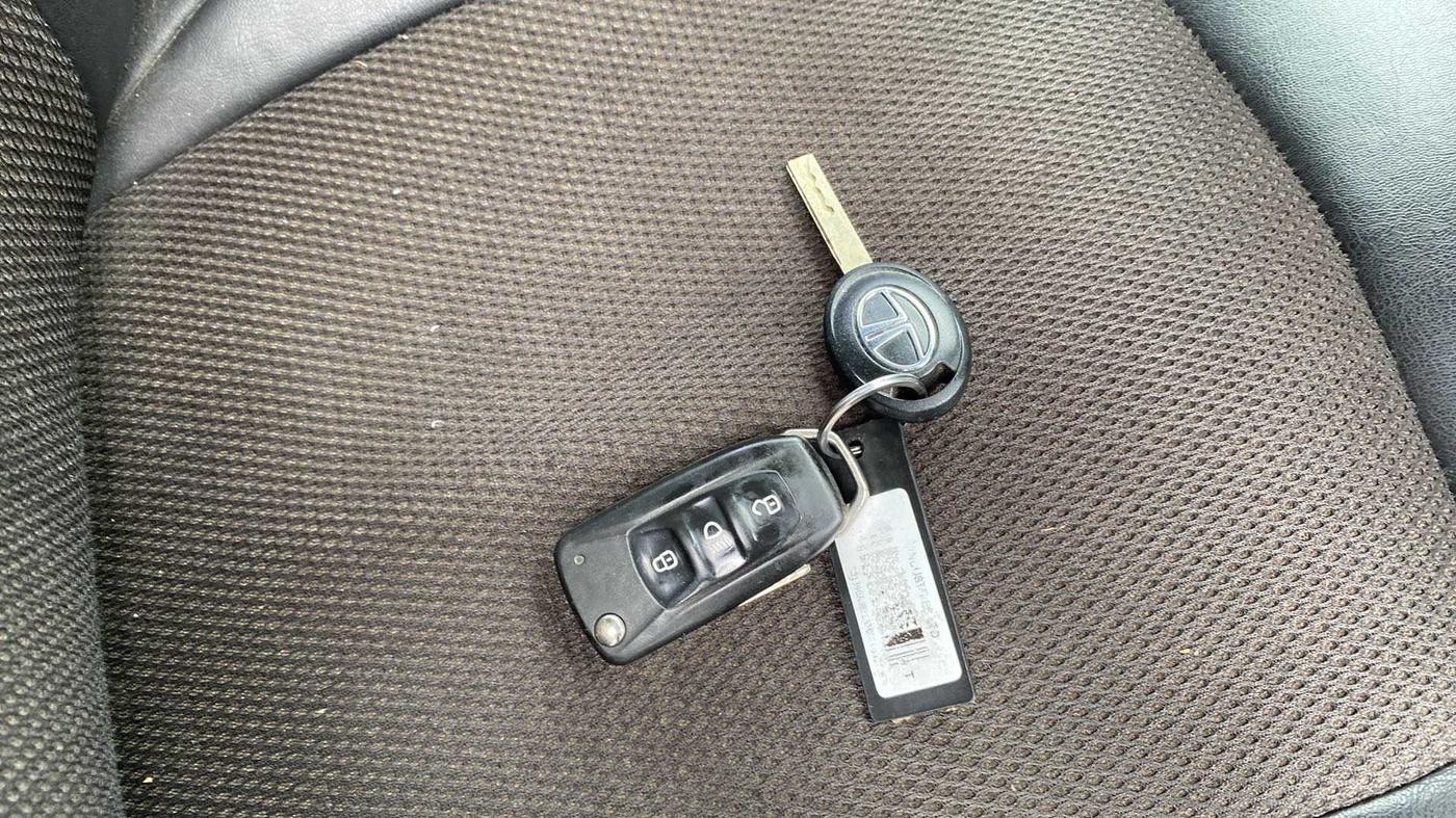 2020 Tata NEXON XZ DIESEL, Diesel, Manual, 43,523 km, Key Close Up