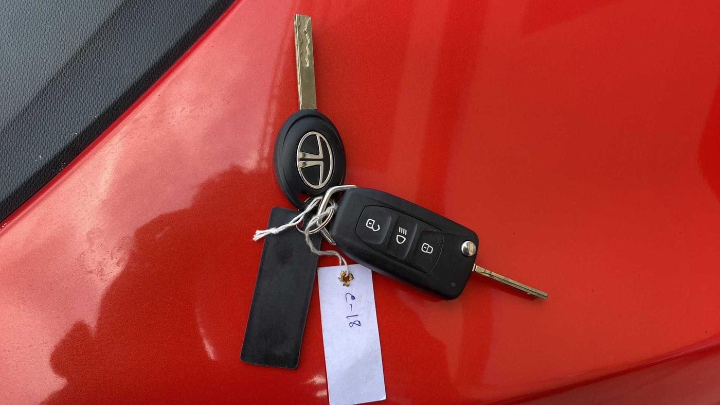 2022 Tata Tiago XT (O) PETROL, Petrol, Manual, 2,146 km, Key Close Up