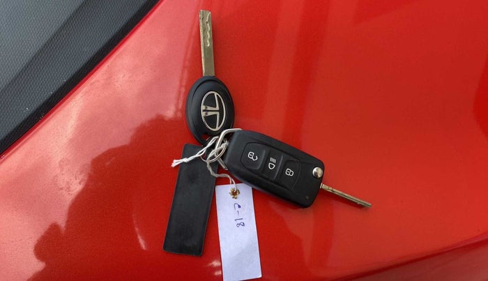 2022 Tata Tiago XT (O) PETROL, Petrol, Manual, 2,146 km, Key Close Up