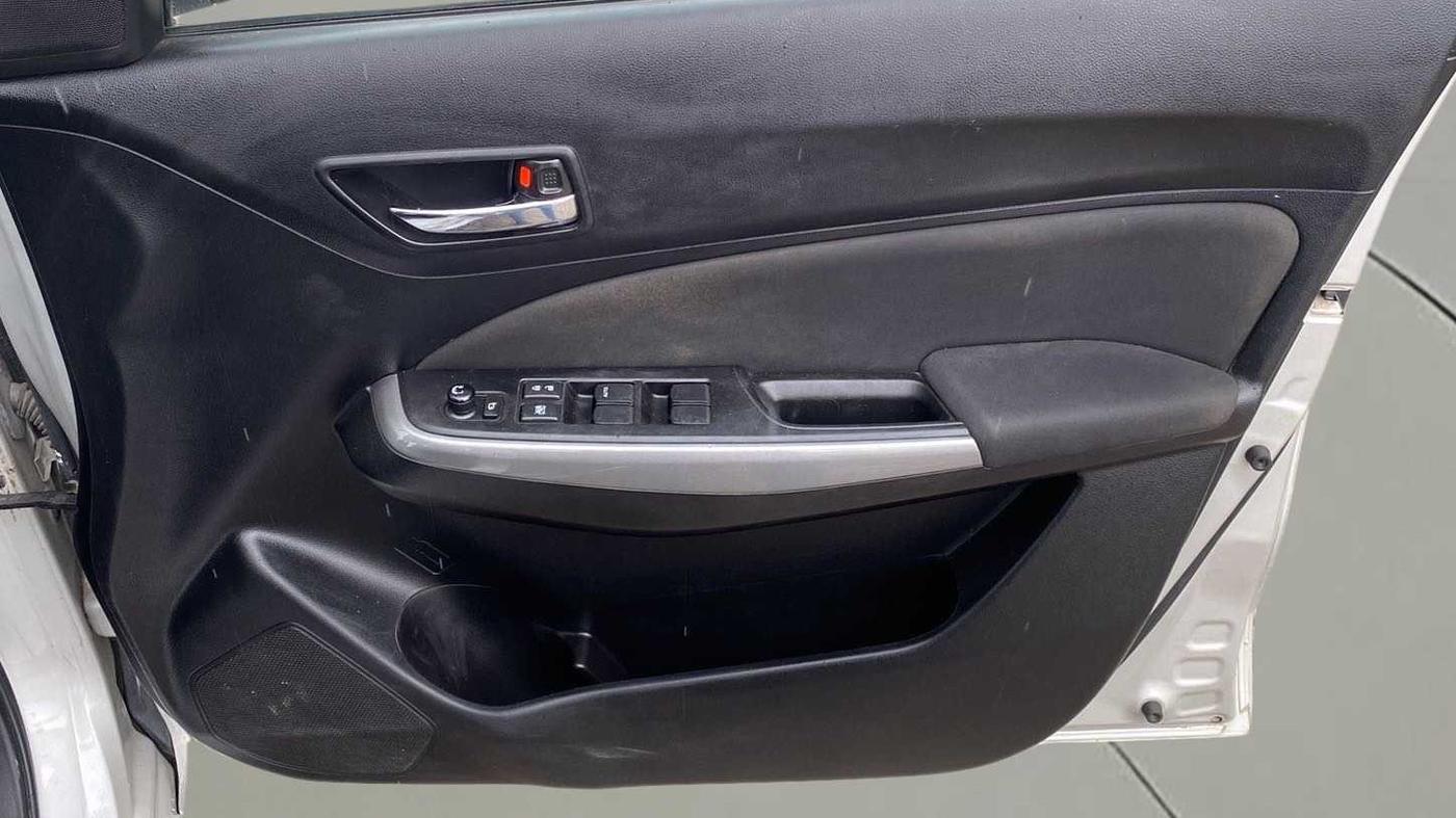 2018 Maruti Swift ZXI PLUS, Petrol, Manual, 39,543 km, Driver Side Door Panels Control