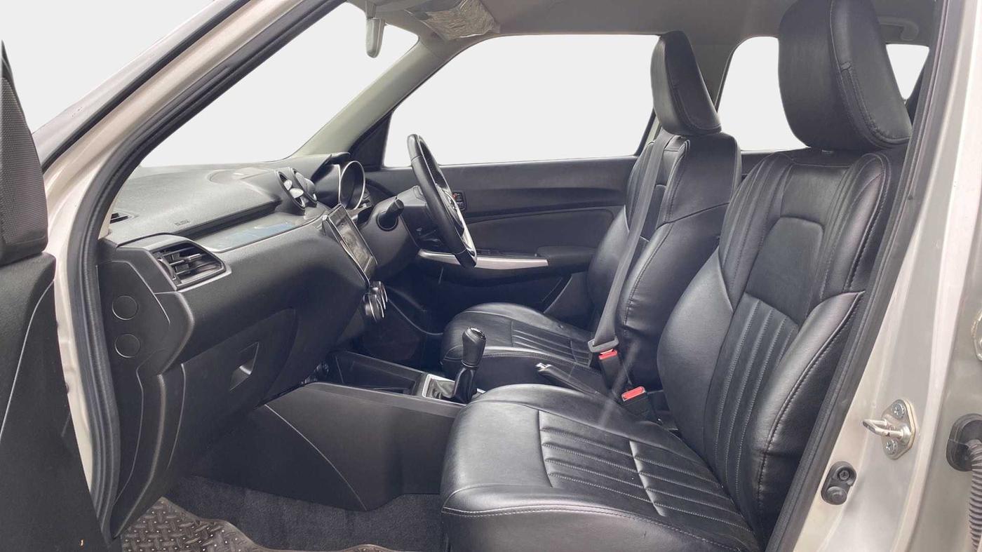 2018 Maruti Swift ZXI PLUS, Petrol, Manual, 39,543 km, Right Side Front Door Cabin