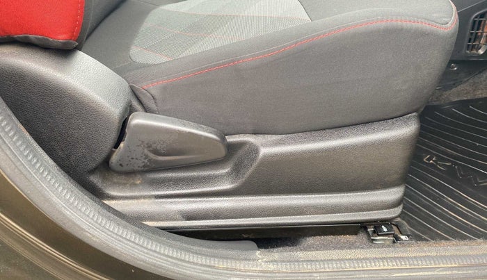 2021 Renault Kwid RXT 1.0 AMT (O), Petrol, Automatic, 9,693 km, Driver Side Adjustment Panel