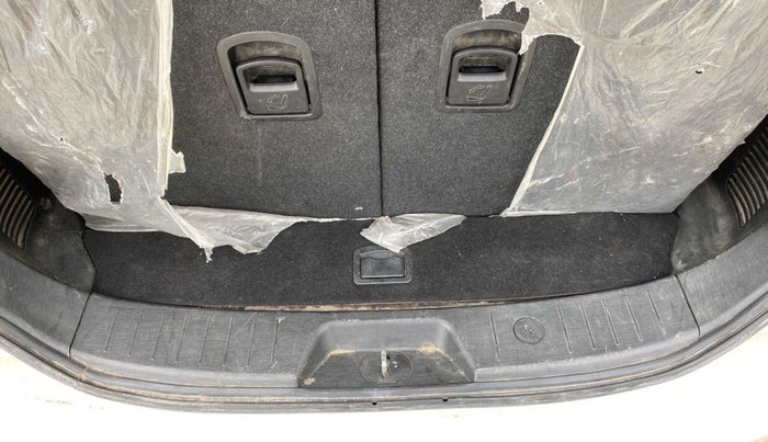 2019 Mahindra XUV500 W11, Diesel, Manual, 55,744 km, Boot Inside