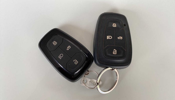 2022 Tata PUNCH ACCOMPLISHED MT, Petrol, Manual, 25,659 km, Key Close Up