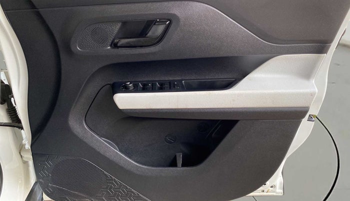 2022 Tata PUNCH ACCOMPLISHED MT, Petrol, Manual, 25,659 km, Driver Side Door Panels Control