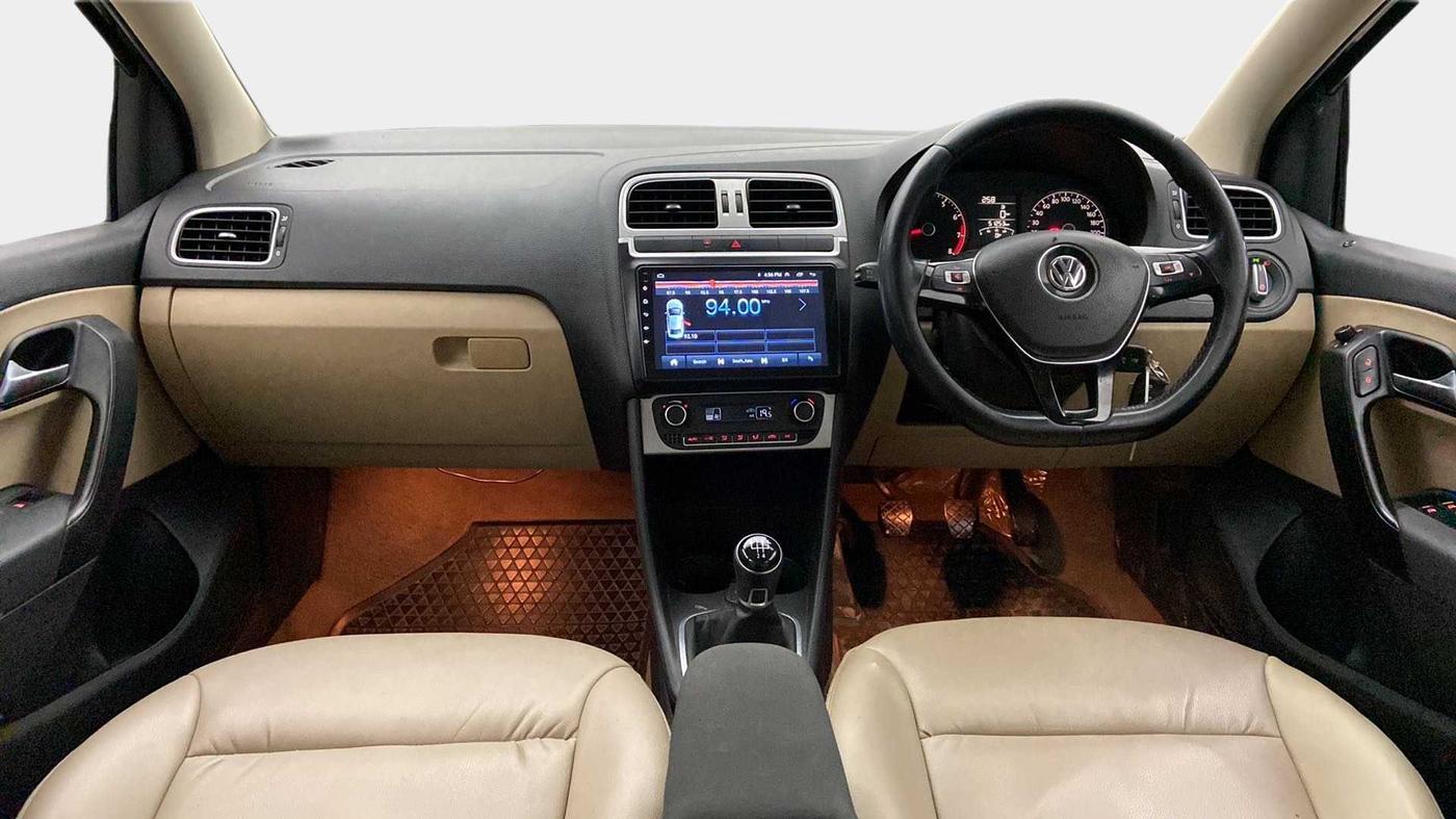 2016 Volkswagen Ameo HIGHLINE1.2L, Petrol, Manual, 51,155 km, Dashboard