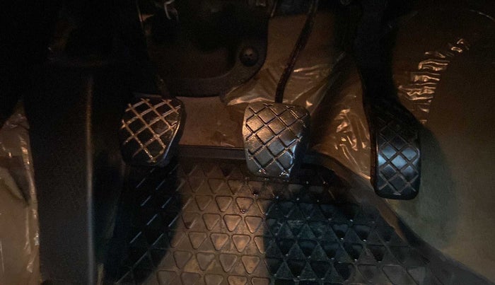 2016 Volkswagen Ameo HIGHLINE1.2L, Petrol, Manual, 51,155 km, Pedals