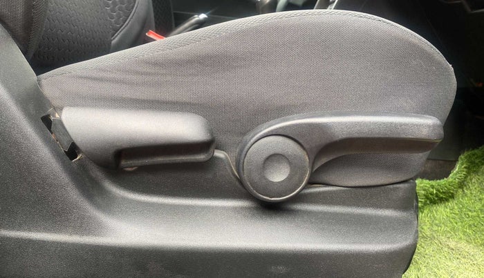 2017 Maruti Vitara Brezza ZDI, Diesel, Manual, 52,709 km, Driver Side Adjustment Panel