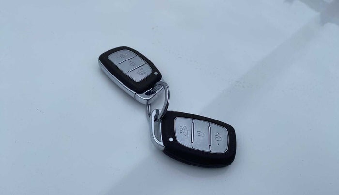 2022 Hyundai VENUE SX 1.2 PETROL, Petrol, Manual, 9,530 km, Key Close Up