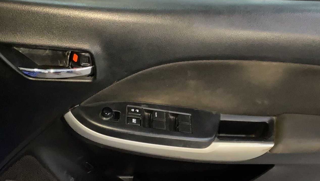 2016 Maruti Baleno ALPHA PETROL 1.2, CNG, Manual, 1,06,019 km, Driver Side Door Panels Control