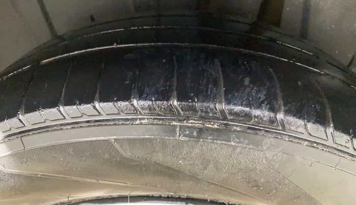 2022 Maruti Ertiga ZXI+ AT SHVS, CNG, Automatic, 61,022 km, Left Rear Tyre Tread