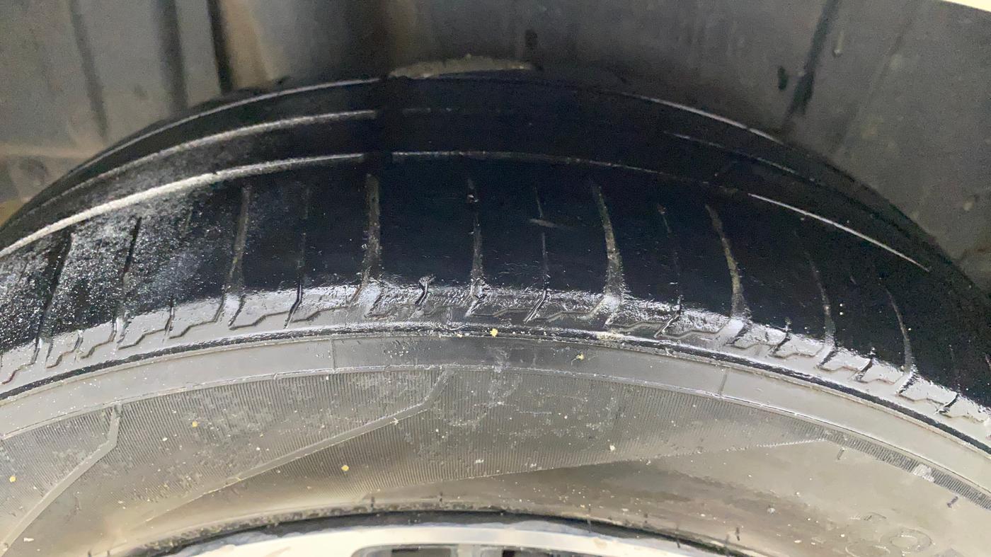 2022 Maruti Ertiga ZXI+ AT SHVS, CNG, Automatic, 61,022 km, Right Rear Tyre Tread