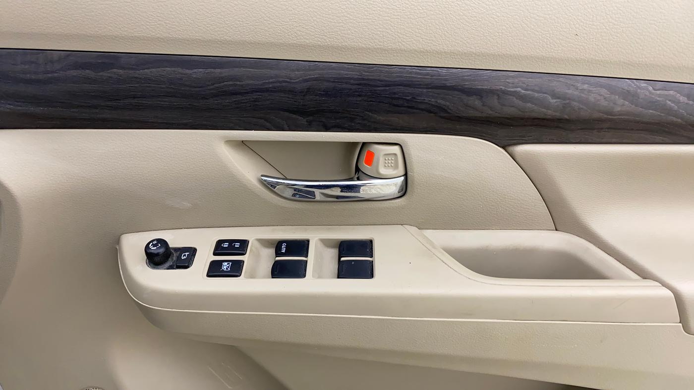 2022 Maruti Ertiga ZXI+ AT SHVS, CNG, Automatic, 61,022 km, Driver Side Door Panels Control