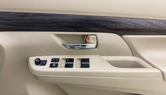 2022 Maruti Ertiga ZXI+ AT SHVS, CNG, Automatic, 61,022 km, Driver Side Door Panels Control