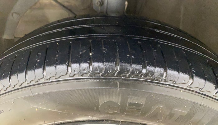 2022 Maruti Ertiga ZXI+ AT SHVS, CNG, Automatic, 61,022 km, Left Front Tyre Tread