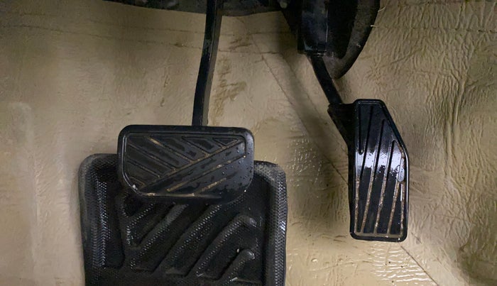 2022 Maruti Ertiga ZXI+ AT SHVS, CNG, Automatic, 61,022 km, Pedals