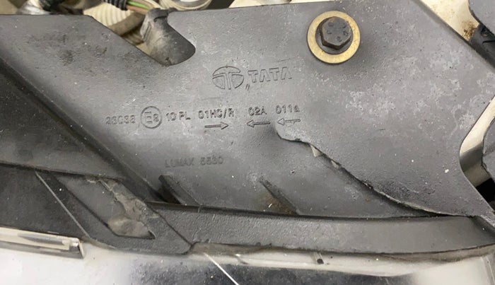2020 Tata Tiago XT PETROL, Petrol, Manual, 51,999 km, Right headlight - Clamp has minor damage