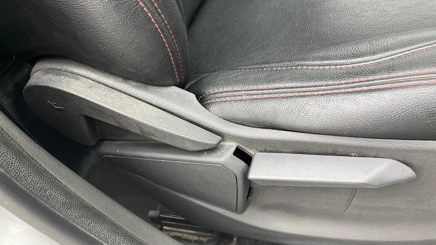 2013 Ford Ecosport TREND 1.5L DIESEL, Diesel, Manual, 85,468 km, Driver Side Adjustment Panel