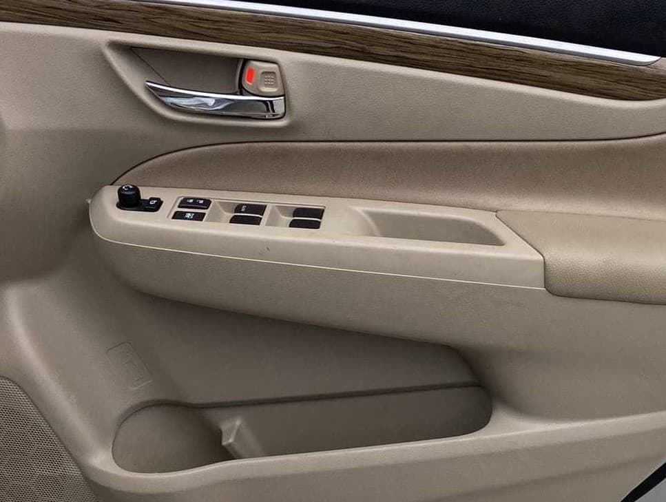 2022 Maruti Ciaz ZETA 1.5 SHVS MT PETROL, Petrol, Manual, 15,994 km, Driver Side Door Panels Control