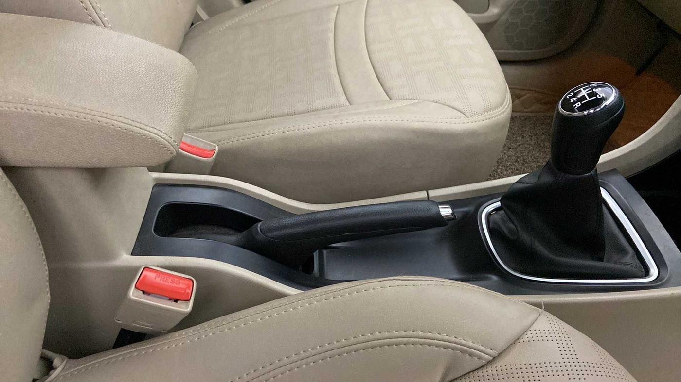 2022 Maruti Ciaz ZETA 1.5 SHVS MT PETROL, Petrol, Manual, 15,994 km, Gear Lever