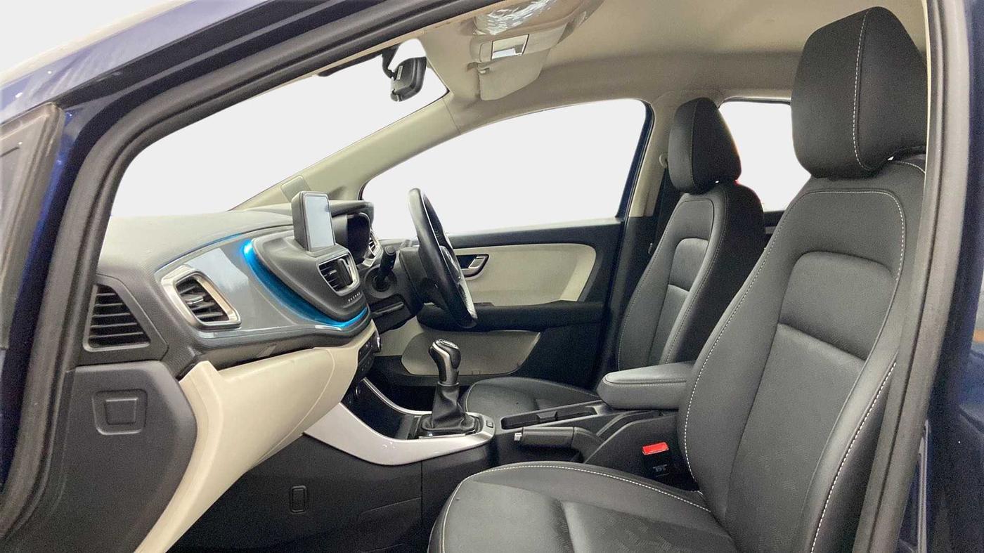 2022 Tata ALTROZ XZA PLUS, Petrol, Automatic, 24,933 km, Right Side Front Door Cabin
