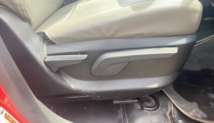 2017 Mahindra KUV 100 NXT K8 P 6 STR DUAL TONE, Petrol, Manual, 27,922 km, Driver Side Adjustment Panel