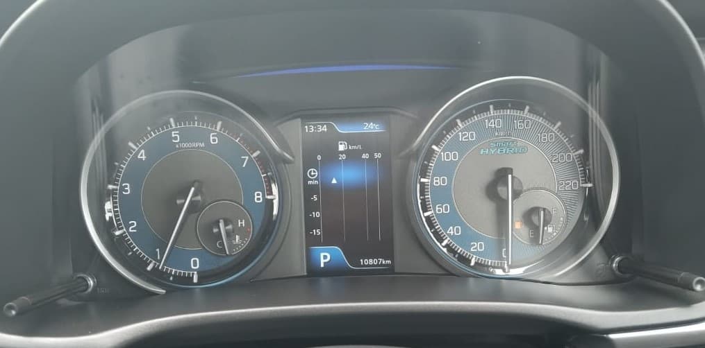2017 Mahindra KUV 100 NXT K8 P 6 STR DUAL TONE, Petrol, Manual, 27,922 km, Odometer Image