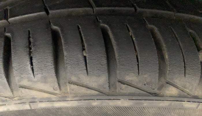 2021 Renault Kwid RXT 1.0 AMT (O), Petrol, Automatic, 18,575 km, Left Rear Tyre Tread