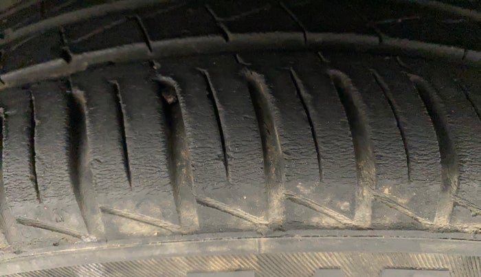 2021 Renault Kwid RXT 1.0 AMT (O), Petrol, Automatic, 18,575 km, Right Front Tyre Tread