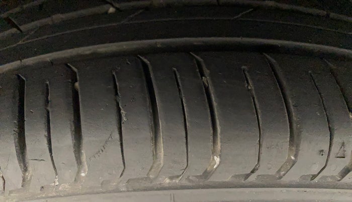 2022 Hyundai NEW I20  SPORTZ 1.0TURBO DCT, Petrol, Automatic, 17,328 km, Right Front Tyre Tread