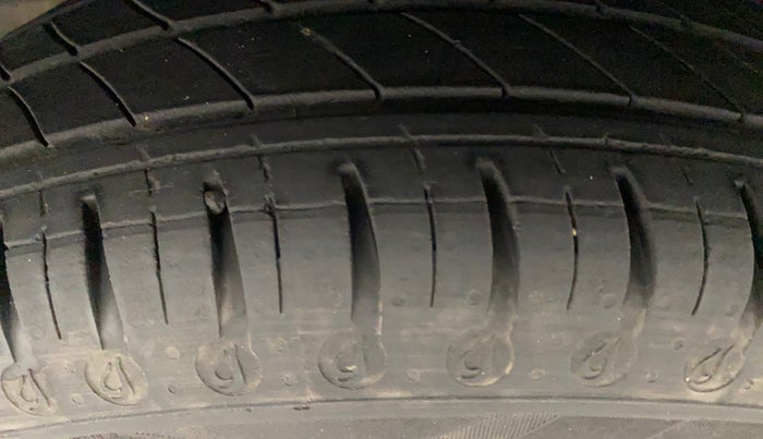 2022 Renault Kwid RXT 1.0 AMT, Petrol, Automatic, 17,171 km, Left Front Tyre Tread