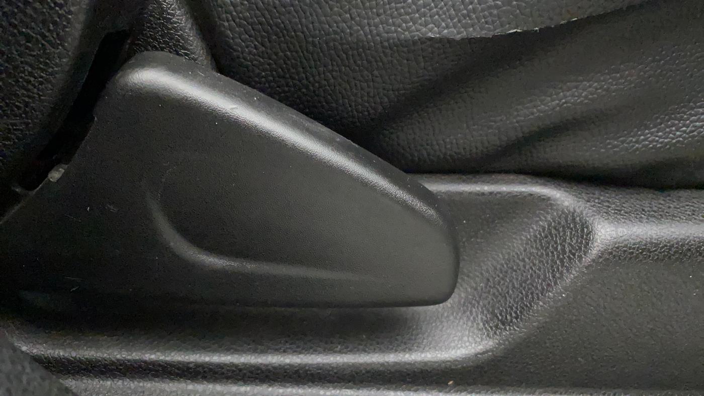 2022 Renault Kwid RXT 1.0 AMT, Petrol, Automatic, 17,171 km, Driver Side Adjustment Panel
