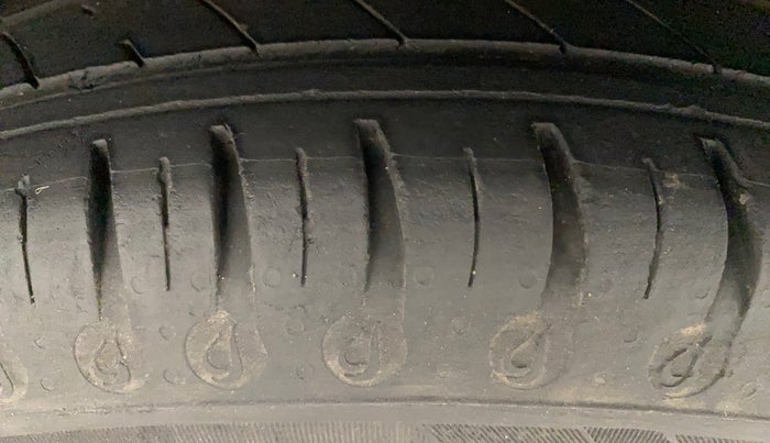 2022 Renault Kwid RXT 1.0 AMT, Petrol, Automatic, 17,171 km, Right Front Tyre Tread
