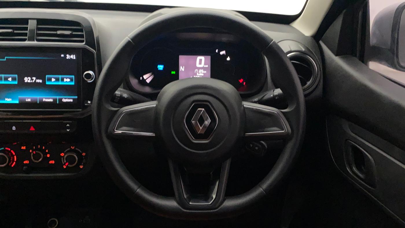 2022 Renault Kwid RXT 1.0 AMT, Petrol, Automatic, 17,171 km, Steering Wheel Close Up