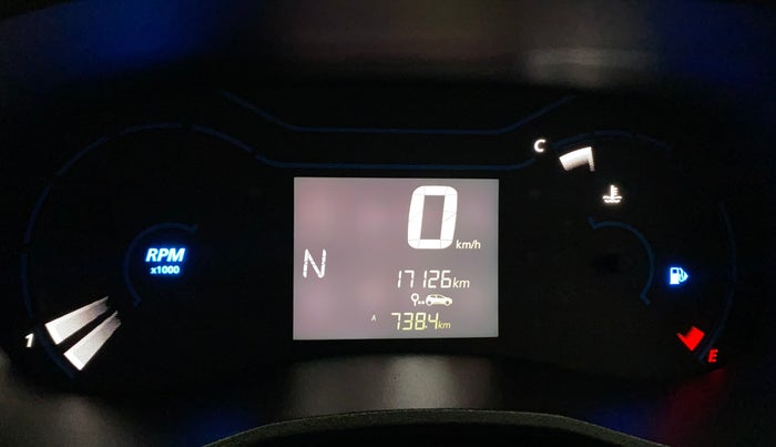 2022 Renault Kwid RXT 1.0 AMT, Petrol, Automatic, 17,171 km, Odometer Image
