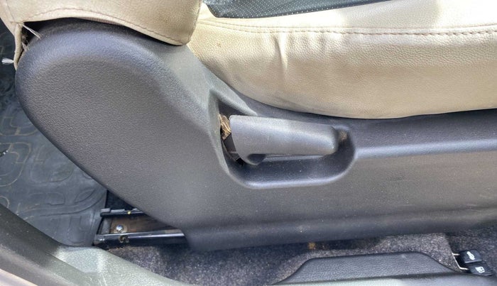 2013 Maruti Wagon R 1.0 VXI, Petrol, Manual, 62,330 km, Driver Side Adjustment Panel