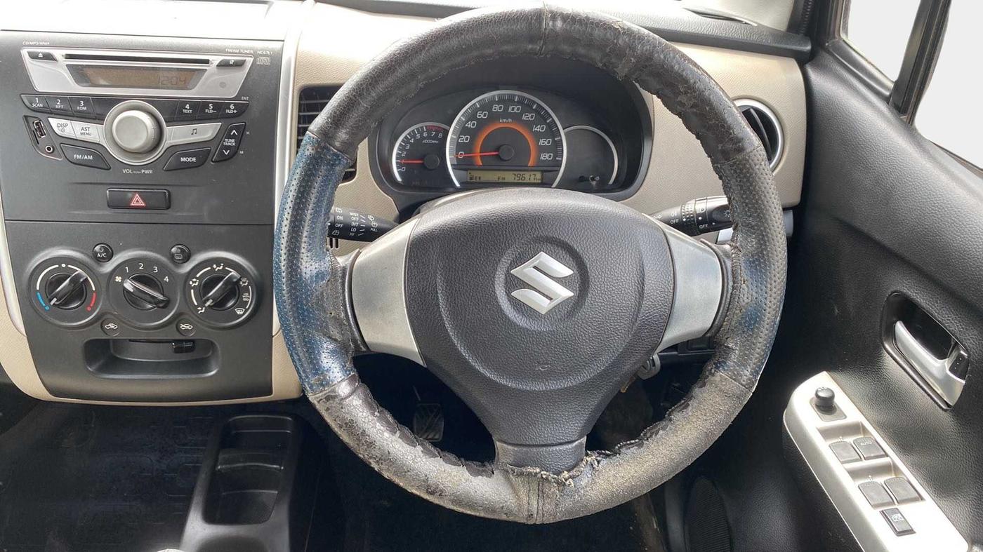 2013 Maruti Wagon R 1.0 VXI, Petrol, Manual, 62,330 km, Steering Wheel Close Up