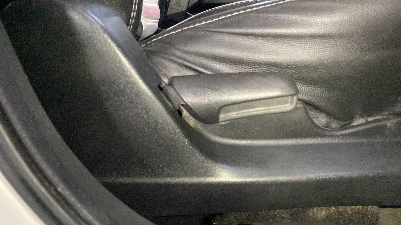 2017 Maruti Vitara Brezza VDI, Diesel, Manual, 33,691 km, Driver Side Adjustment Panel