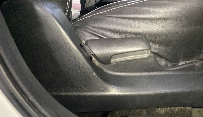 2017 Maruti Vitara Brezza VDI, Diesel, Manual, 33,691 km, Driver Side Adjustment Panel